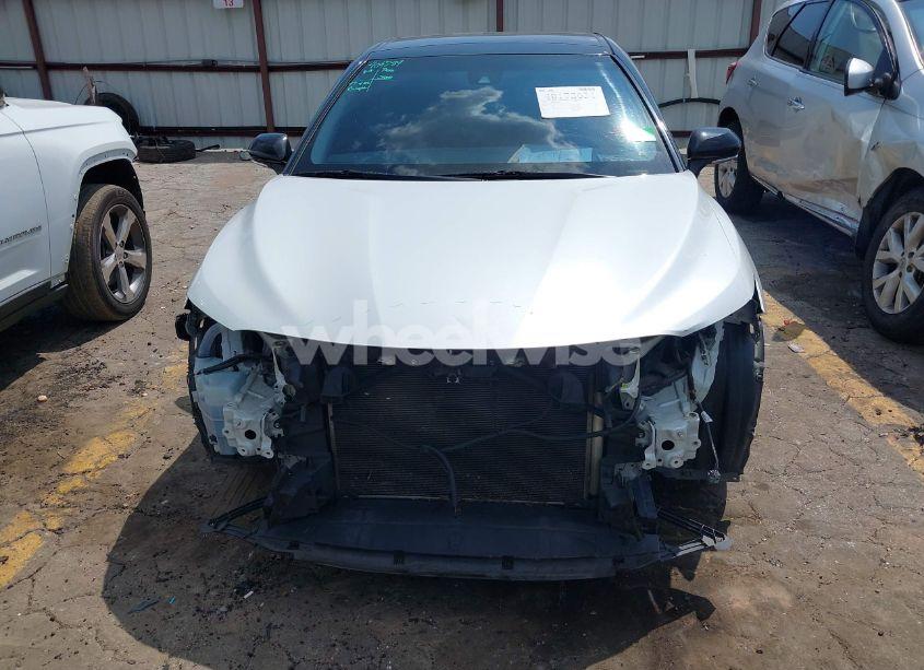 Photo 12 of 2018 Toyota Camry XSE (VIN 4T1B61HK1JU157321)