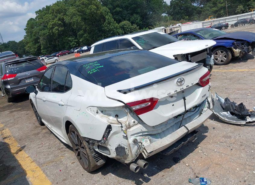 Photo 3 of 2018 Toyota Camry XSE (VIN 4T1B61HK1JU157321)