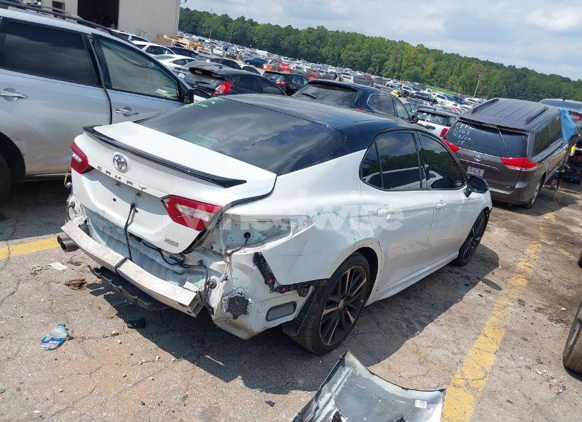 Photo 4 of 2018 Toyota Camry XSE (VIN 4T1B61HK1JU157321)