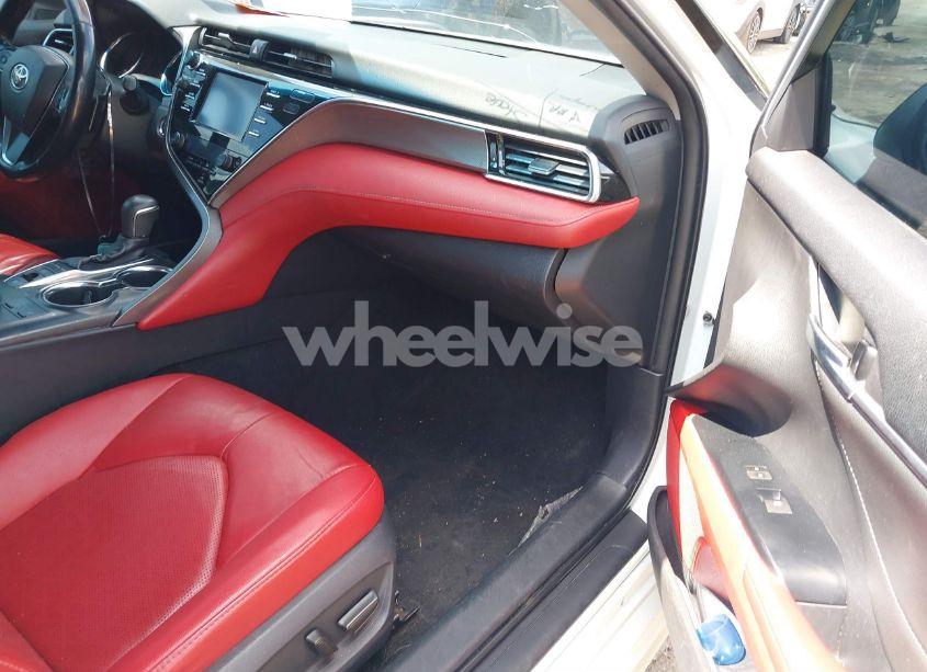 Photo 5 of 2018 Toyota Camry XSE (VIN 4T1B61HK1JU157321)