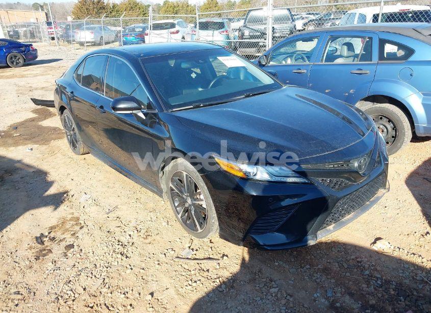 2018 Toyota Camry XSE (VIN 4T1B61HK1JU511404) main photo