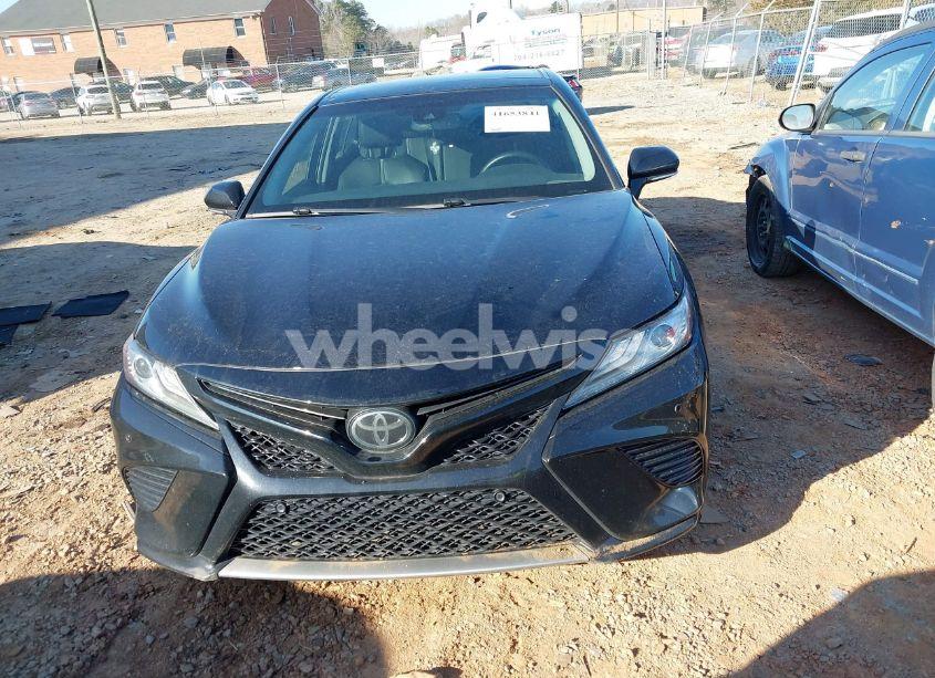 Photo 13 of 2018 Toyota Camry XSE (VIN 4T1B61HK1JU511404)