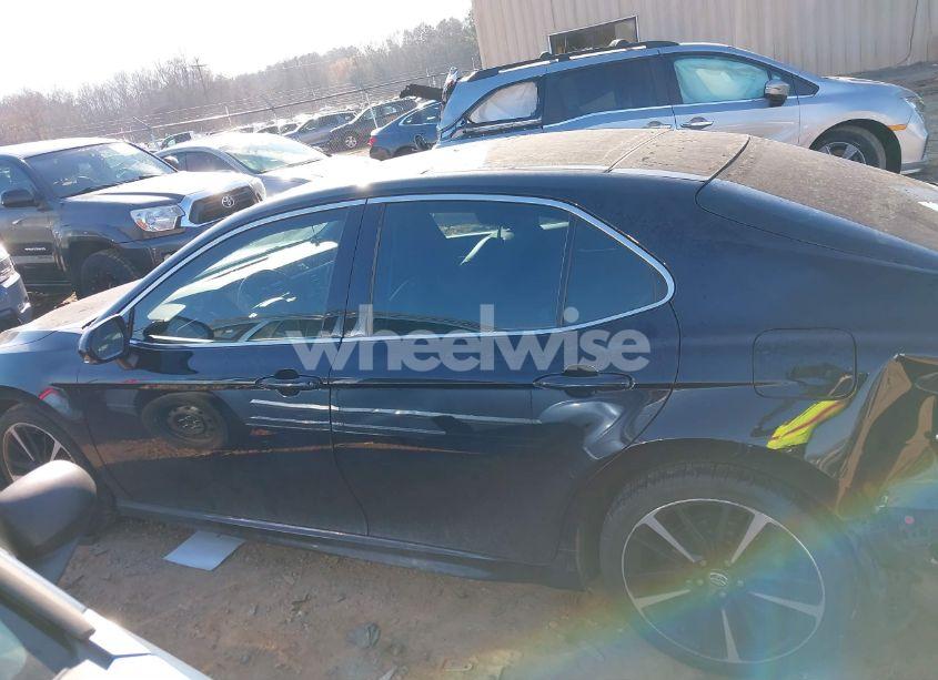 Photo 15 of 2018 Toyota Camry XSE (VIN 4T1B61HK1JU511404)