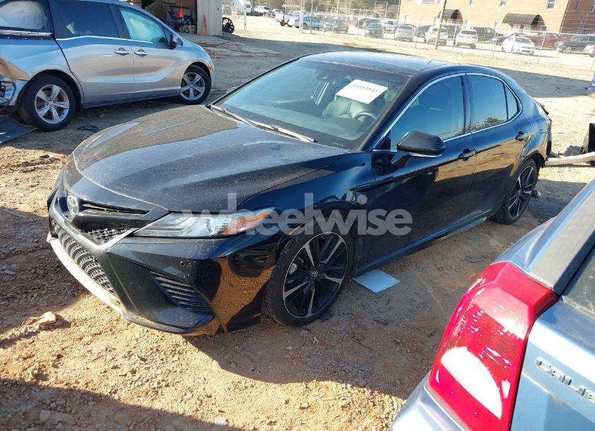 Photo 2 of 2018 Toyota Camry XSE (VIN 4T1B61HK1JU511404)