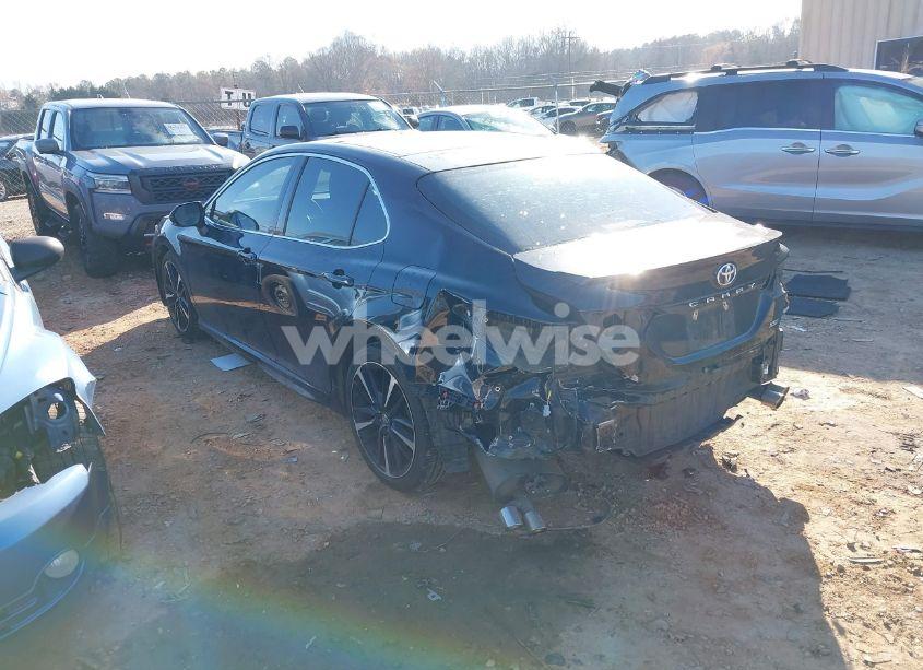 Photo 3 of 2018 Toyota Camry XSE (VIN 4T1B61HK1JU511404)