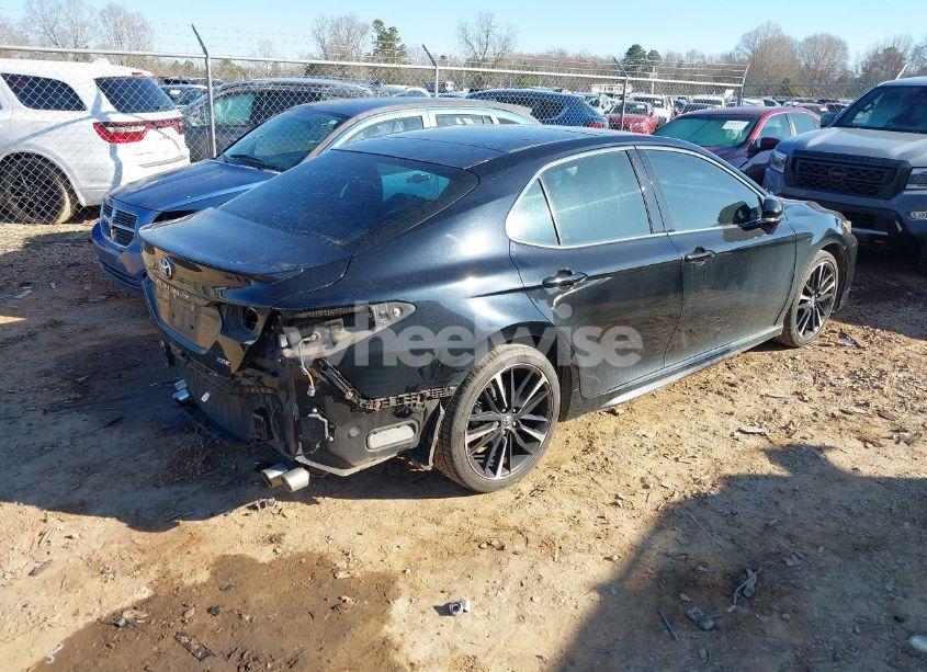 Photo 4 of 2018 Toyota Camry XSE (VIN 4T1B61HK1JU511404)