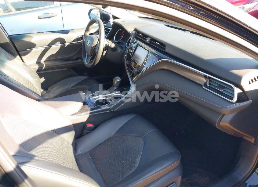 Photo 5 of 2018 Toyota Camry XSE (VIN 4T1B61HK1JU511404)