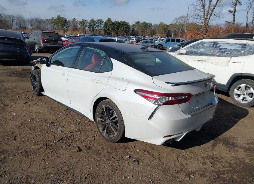 Photo 3 of 2019 Toyota Camry XSE (VIN 4T1B61HK1KU161516)