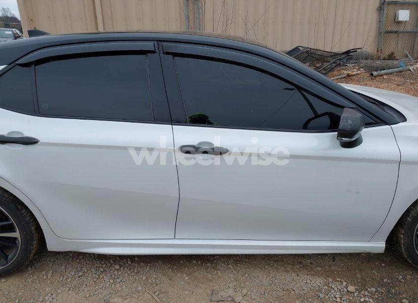 Photo 13 of 2019 Toyota Camry XSE (VIN 4T1B61HK1KU235808)