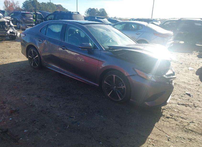 2019 Toyota Camry XSE (VIN 4T1B61HK1KU265441) main photo