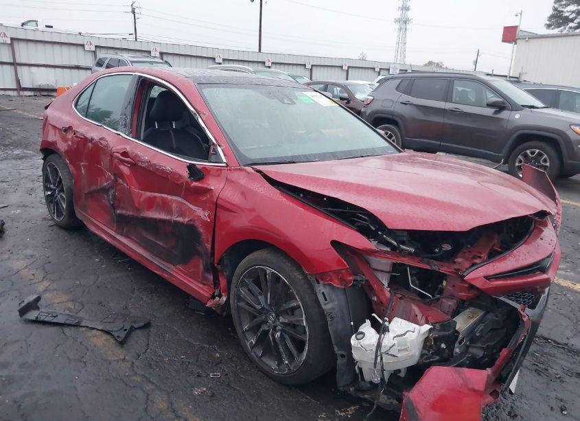 2019 Toyota Camry XSE (VIN 4T1B61HK1KU286905) main photo