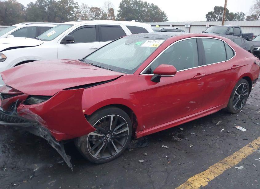 Photo 2 of 2019 Toyota Camry XSE (VIN 4T1B61HK1KU286905)