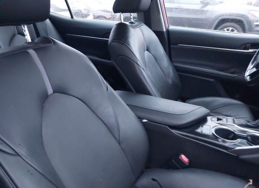 Photo 5 of 2019 Toyota Camry XSE (VIN 4T1B61HK1KU286905)