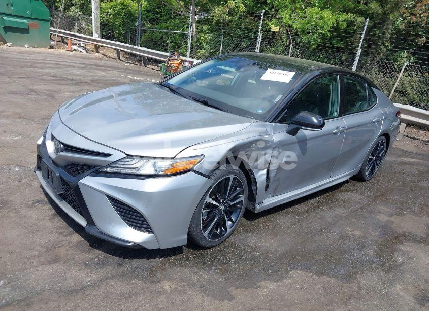 Photo 2 of 2019 Toyota Camry XSE (VIN 4T1B61HK1KU292185)