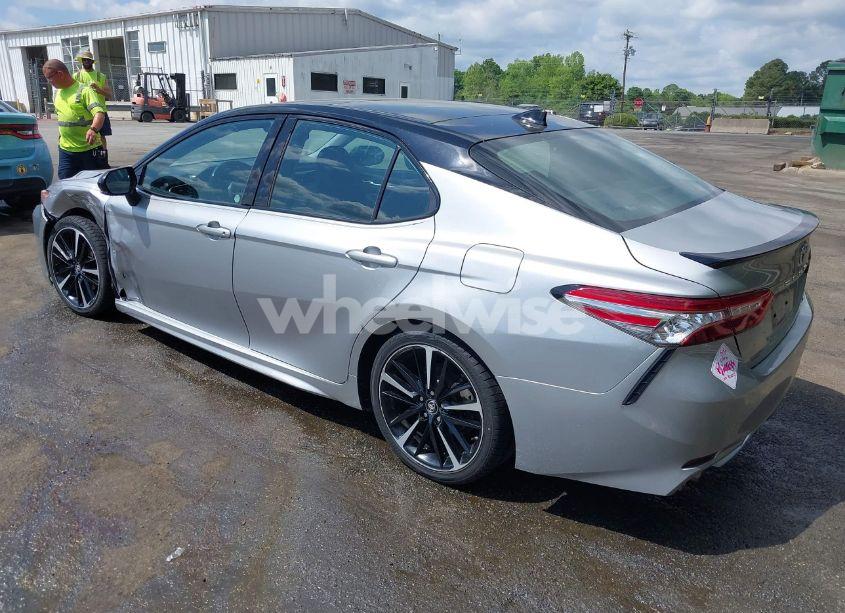 Photo 3 of 2019 Toyota Camry XSE (VIN 4T1B61HK1KU292185)