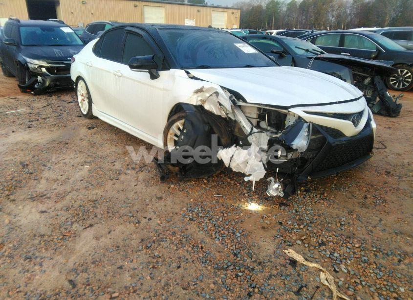 2019 Toyota Camry XSE (VIN 4T1B61HK1KU294163) main photo