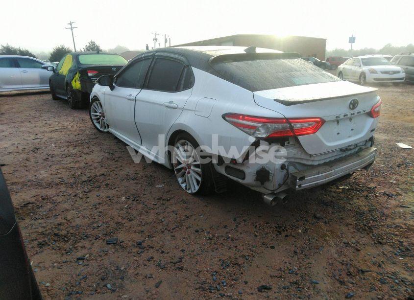 Photo 3 of 2019 Toyota Camry XSE (VIN 4T1B61HK1KU294163)