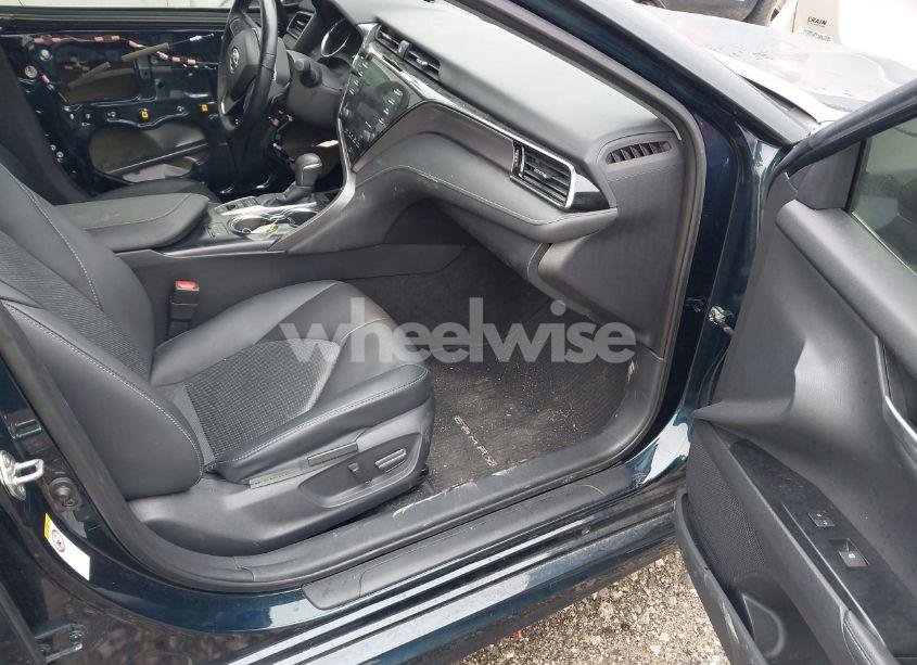 Photo 5 of 2019 Toyota Camry XSE (VIN 4T1B61HK1KU704038)