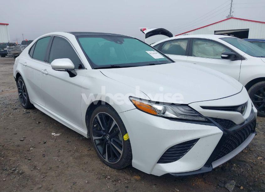 2019 Toyota Camry XSE (VIN 4T1B61HK1KU707876) main photo