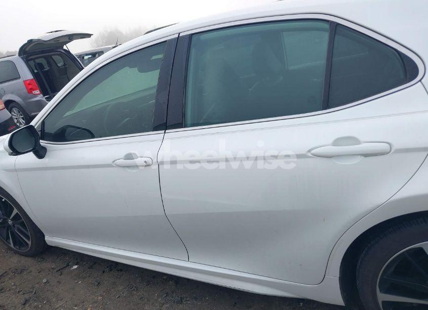 Photo 15 of 2019 Toyota Camry XSE (VIN 4T1B61HK1KU707876)