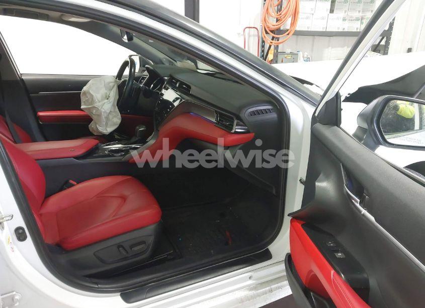 Photo 5 of 2019 Toyota Camry XSE (VIN 4T1B61HK1KU709501)