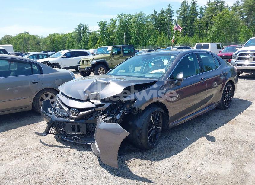 Photo 2 of 2019 Toyota Camry XSE (VIN 4T1B61HK1KU724015)