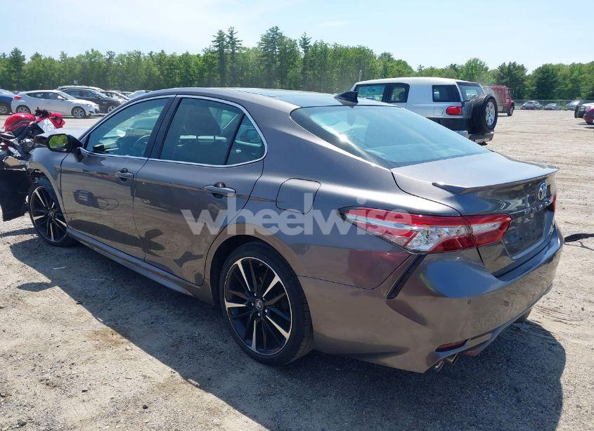 Photo 3 of 2019 Toyota Camry XSE (VIN 4T1B61HK1KU724015)