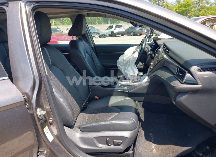 Photo 5 of 2019 Toyota Camry XSE (VIN 4T1B61HK1KU724015)