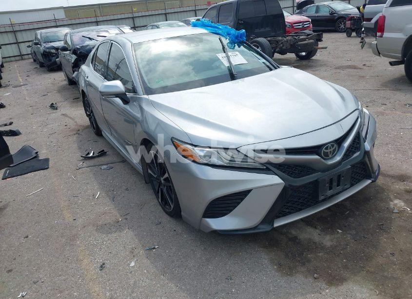 2019 Toyota Camry XSE (VIN 4T1B61HK1KU755698) main photo