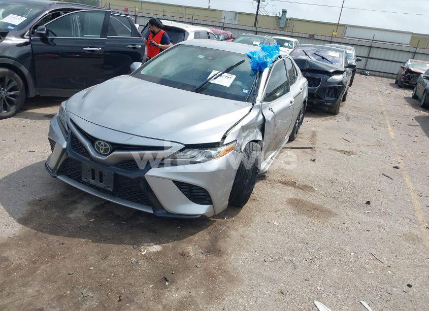 Photo 2 of 2019 Toyota Camry XSE (VIN 4T1B61HK1KU755698)