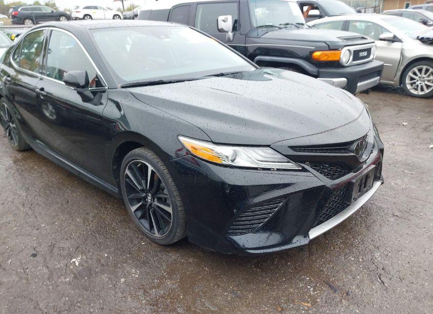 2019 Toyota Camry XSE (VIN 4T1B61HK1KU758164) main photo