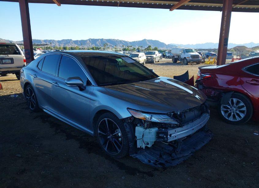 2019 Toyota Camry XSE (VIN 4T1B61HK1KU850360) main photo