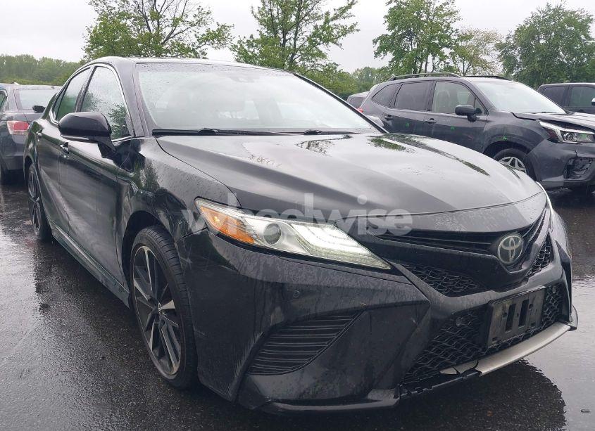 2018 Toyota Camry XSE (VIN 4T1B61HK2JU042257) main photo