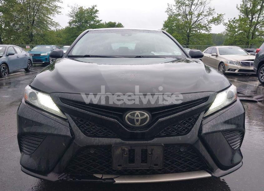 Photo 12 of 2018 Toyota Camry XSE (VIN 4T1B61HK2JU042257)