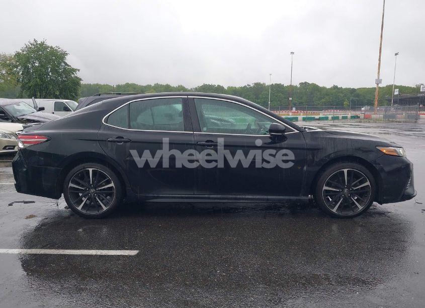 Photo 13 of 2018 Toyota Camry XSE (VIN 4T1B61HK2JU042257)