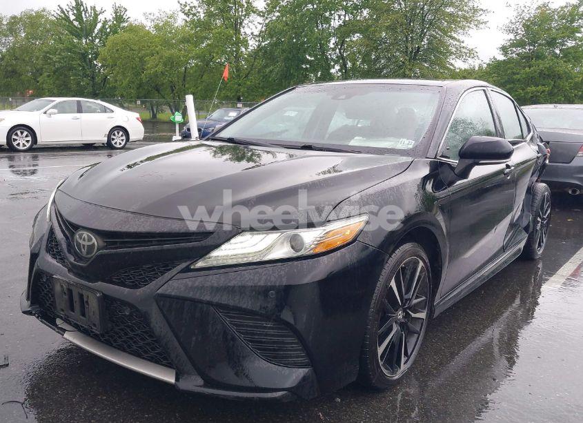 Photo 2 of 2018 Toyota Camry XSE (VIN 4T1B61HK2JU042257)