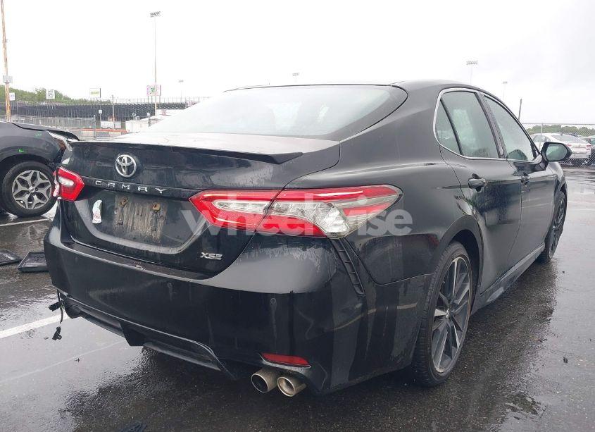 Photo 4 of 2018 Toyota Camry XSE (VIN 4T1B61HK2JU042257)