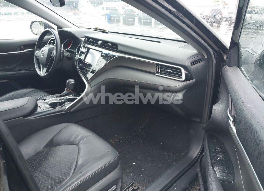 Photo 5 of 2018 Toyota Camry XSE (VIN 4T1B61HK2JU042257)