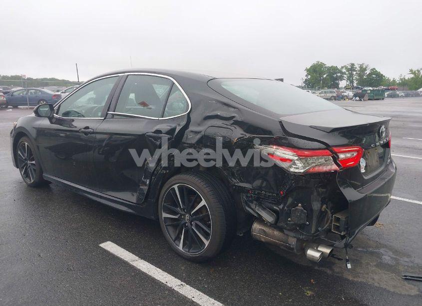 Photo 6 of 2018 Toyota Camry XSE (VIN 4T1B61HK2JU042257)