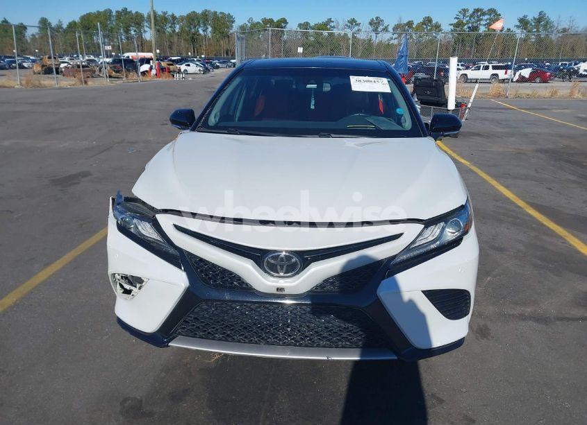 Photo 12 of 2018 Toyota Camry XSE (VIN 4T1B61HK2JU068826)