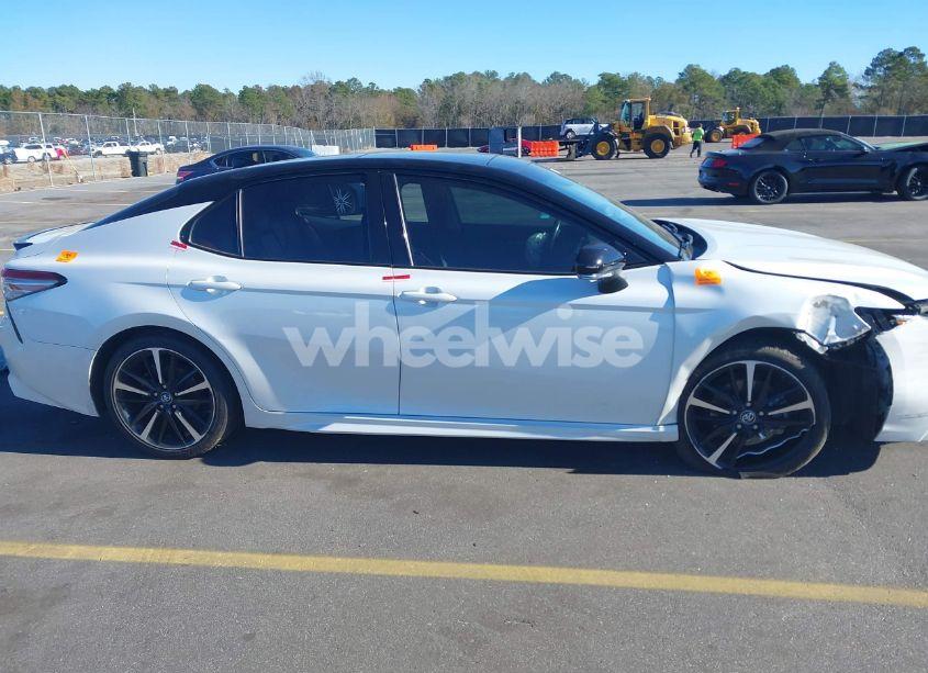 Photo 13 of 2018 Toyota Camry XSE (VIN 4T1B61HK2JU068826)