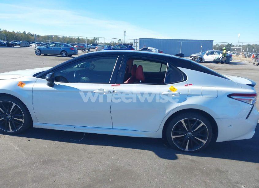 Photo 14 of 2018 Toyota Camry XSE (VIN 4T1B61HK2JU068826)