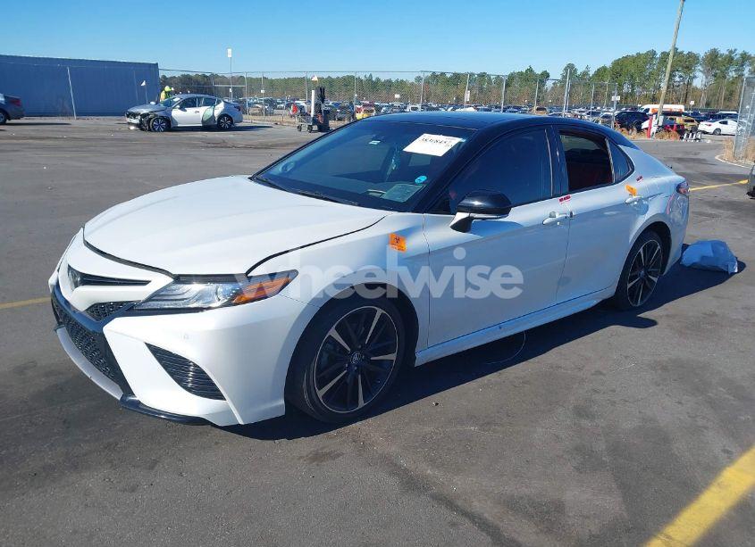 Photo 2 of 2018 Toyota Camry XSE (VIN 4T1B61HK2JU068826)