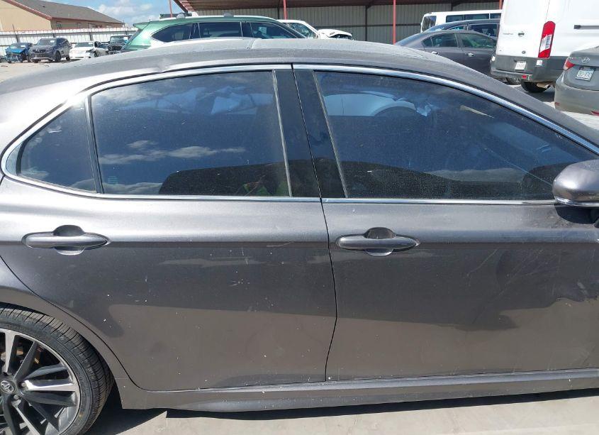 Photo 13 of 2018 Toyota Camry XSE (VIN 4T1B61HK2JU111464)