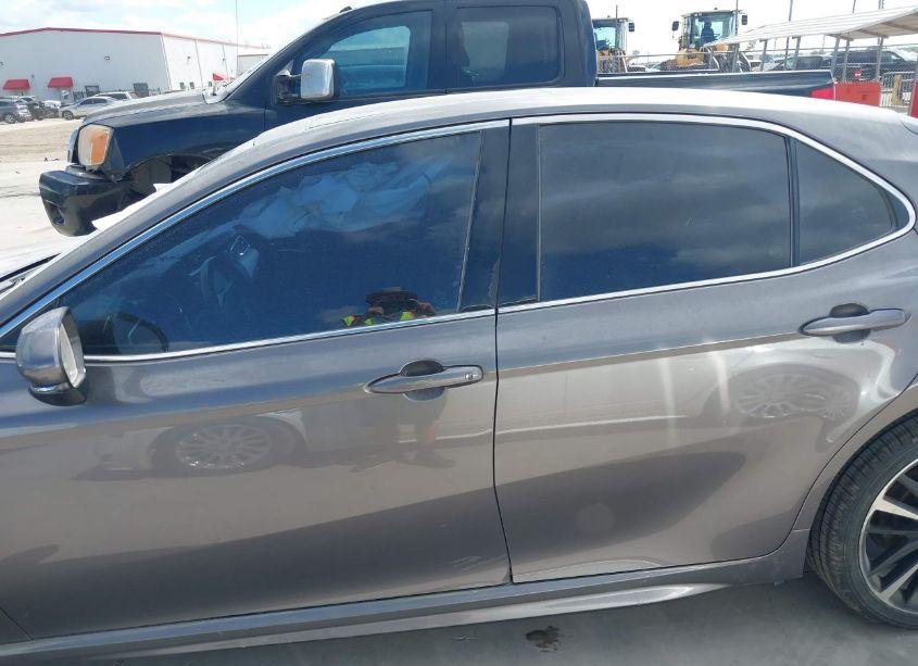 Photo 14 of 2018 Toyota Camry XSE (VIN 4T1B61HK2JU111464)