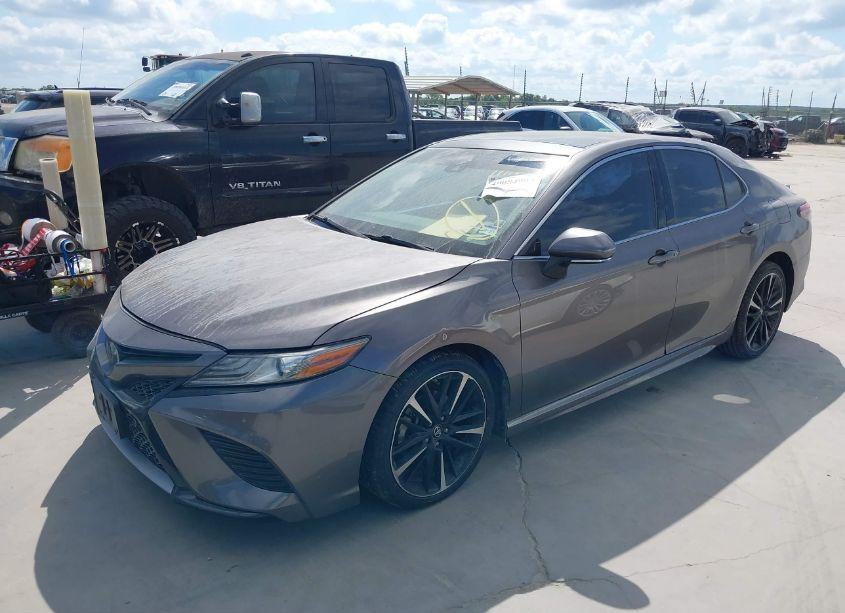 Photo 2 of 2018 Toyota Camry XSE (VIN 4T1B61HK2JU111464)