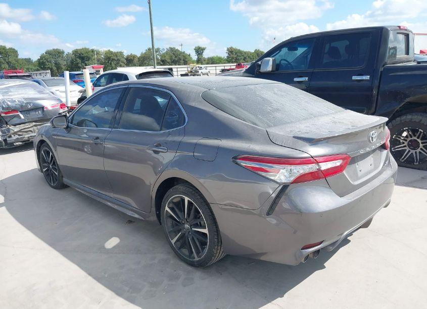 Photo 3 of 2018 Toyota Camry XSE (VIN 4T1B61HK2JU111464)