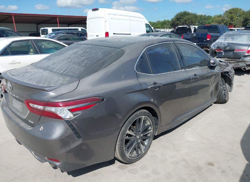 Photo 4 of 2018 Toyota Camry XSE (VIN 4T1B61HK2JU111464)