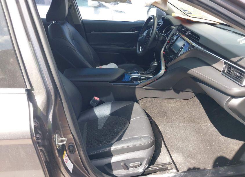 Photo 5 of 2018 Toyota Camry XSE (VIN 4T1B61HK2JU111464)