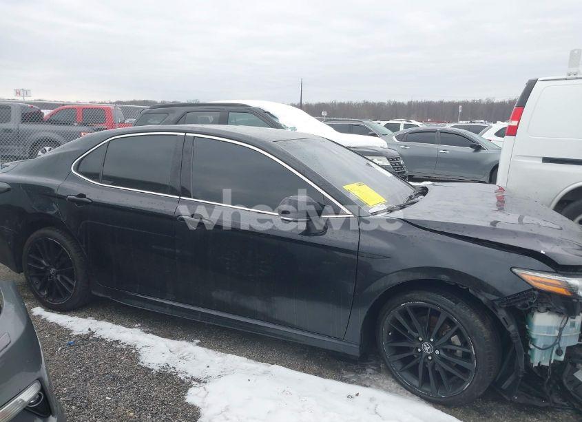 Photo 13 of 2018 Toyota Camry XSE (VIN 4T1B61HK2JU132993)